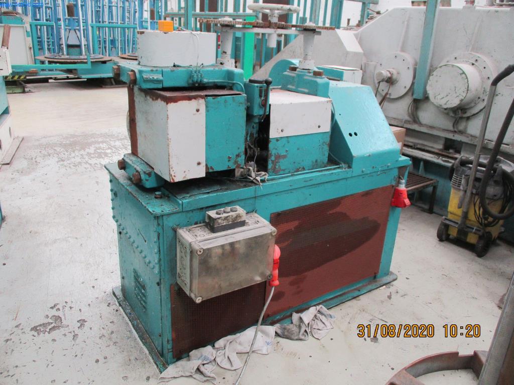 Máquinas para la fabricación de tornillos, pernos y elementos de fijación-2