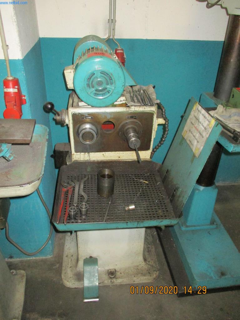 Máquinas para la fabricación de tornillos, pernos y elementos de fijación-1