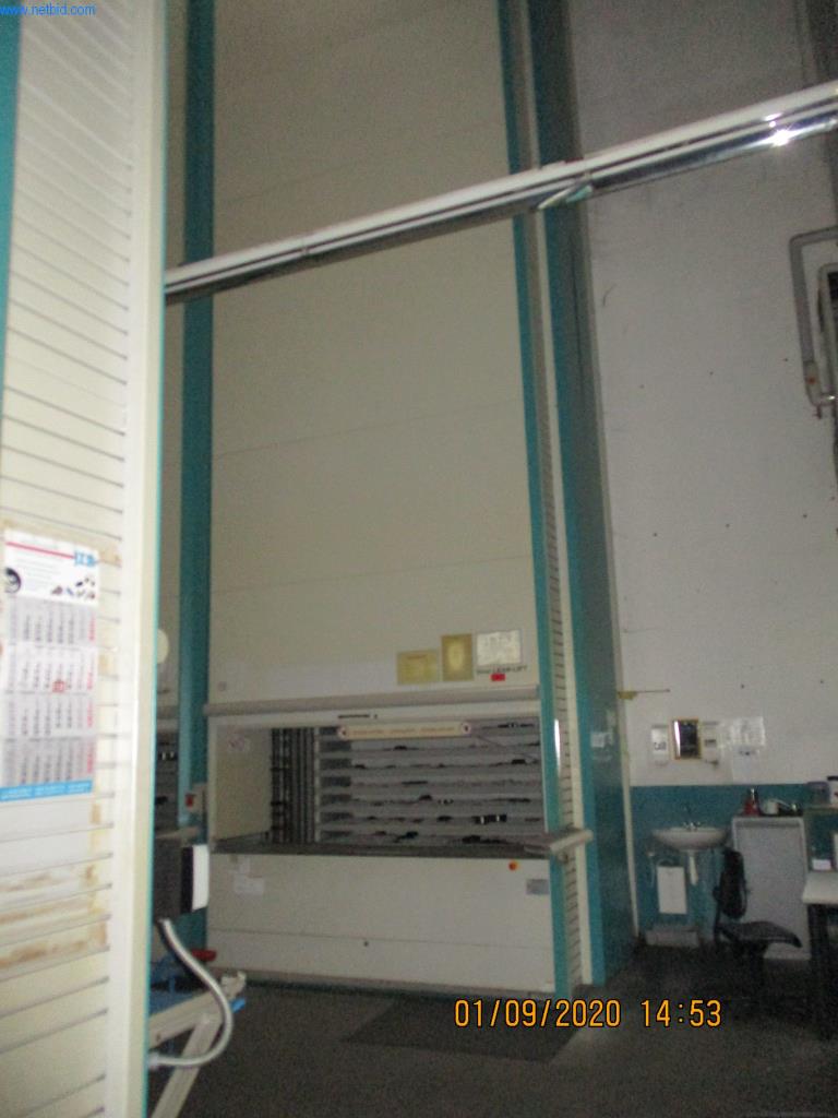 Máquinas para la fabricación de tornillos, pernos y elementos de fijación-1