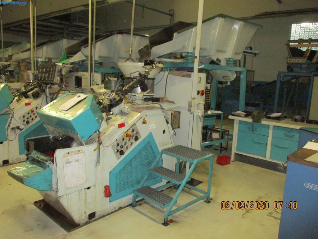 Máquinas para la fabricación de tornillos, pernos y elementos de fijación-1