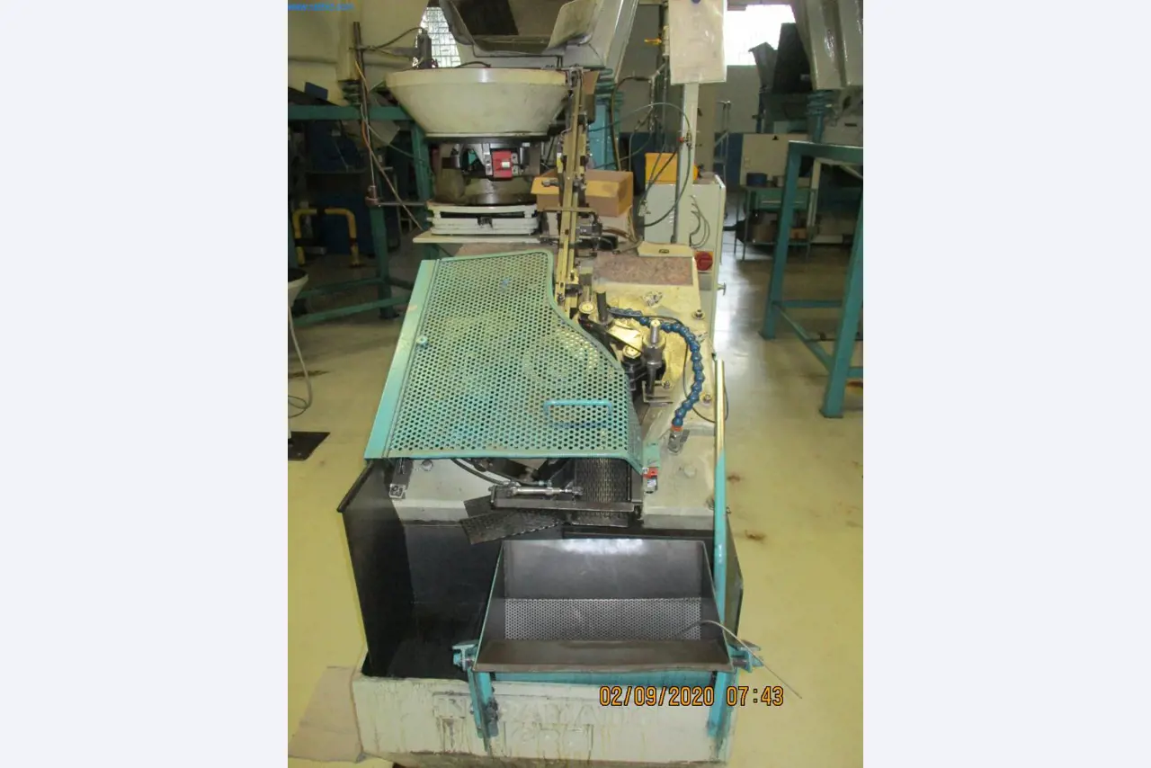 Stroje na výrobu šroubů, svorníků a spojovacího materiálu-3