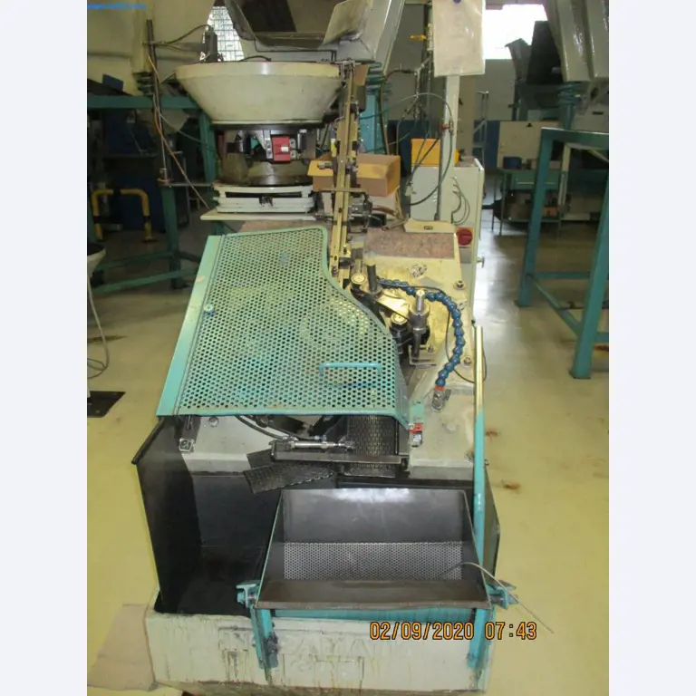 Stroje na výrobu šroubů, svorníků a spojovacího materiálu-3