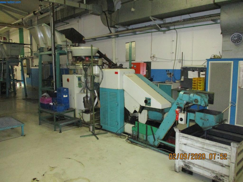 Máquinas para la fabricación de tornillos, pernos y elementos de fijación-1