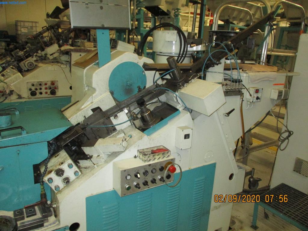 Máquinas para la fabricación de tornillos, pernos y elementos de fijación-3