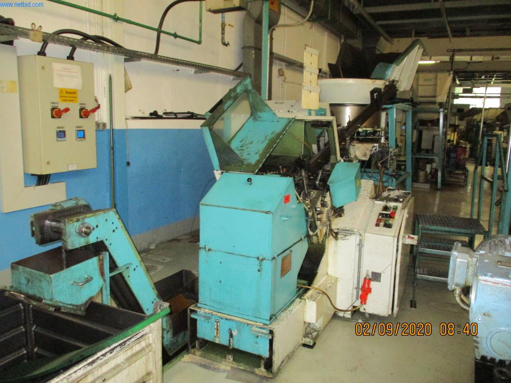 Máquinas para la fabricación de tornillos, pernos y elementos de fijación-1