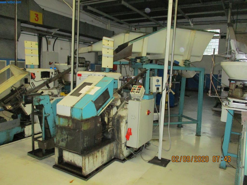 Máquinas para la fabricación de tornillos, pernos y elementos de fijación-1