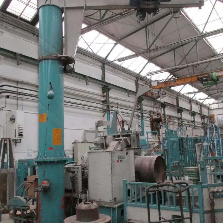 1  Column mounted slewing crane