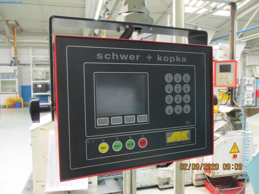 Máquinas para la fabricación de tornillos, pernos y elementos de fijación-1