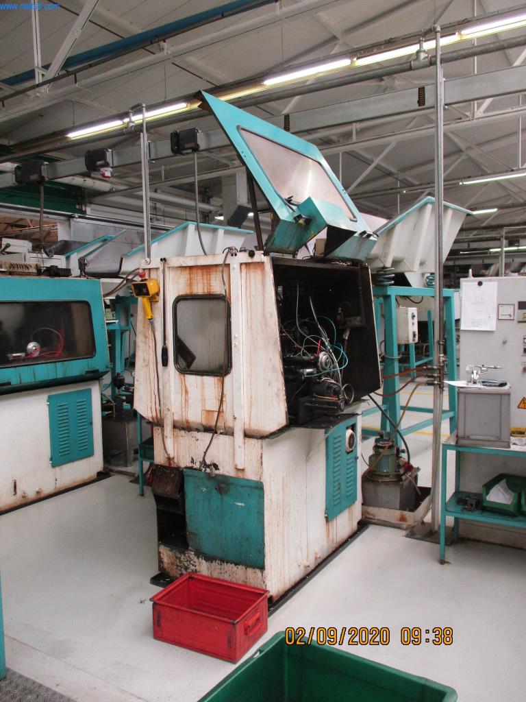 Máquinas para la fabricación de tornillos, pernos y elementos de fijación-1