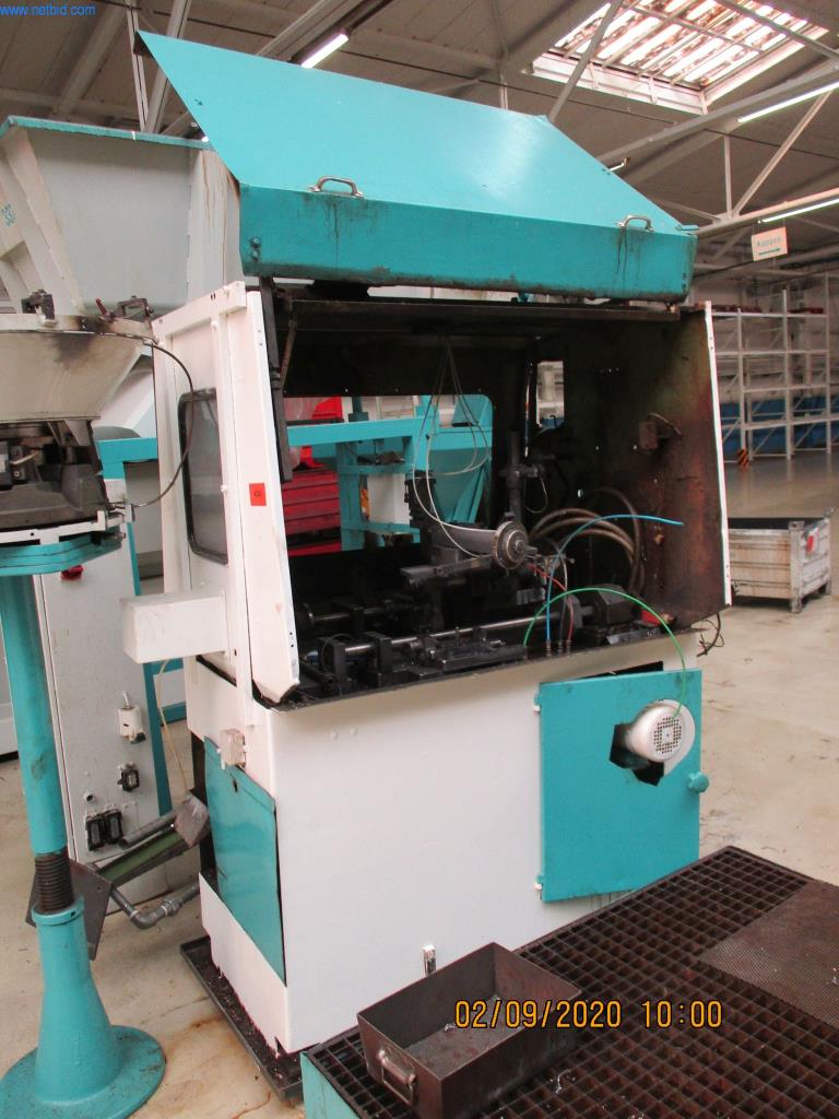 Máquinas para la fabricación de tornillos, pernos y elementos de fijación-1