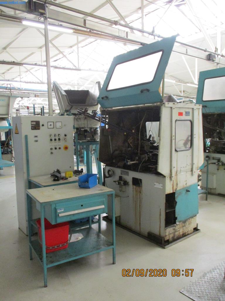 Máquinas para la fabricación de tornillos, pernos y elementos de fijación-1