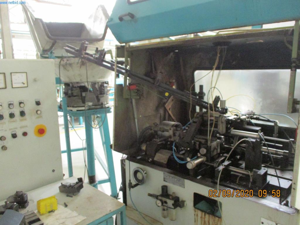 Máquinas para la fabricación de tornillos, pernos y elementos de fijación-2