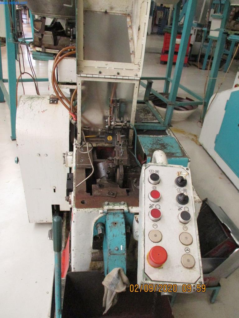 Máquinas para la fabricación de tornillos, pernos y elementos de fijación-2