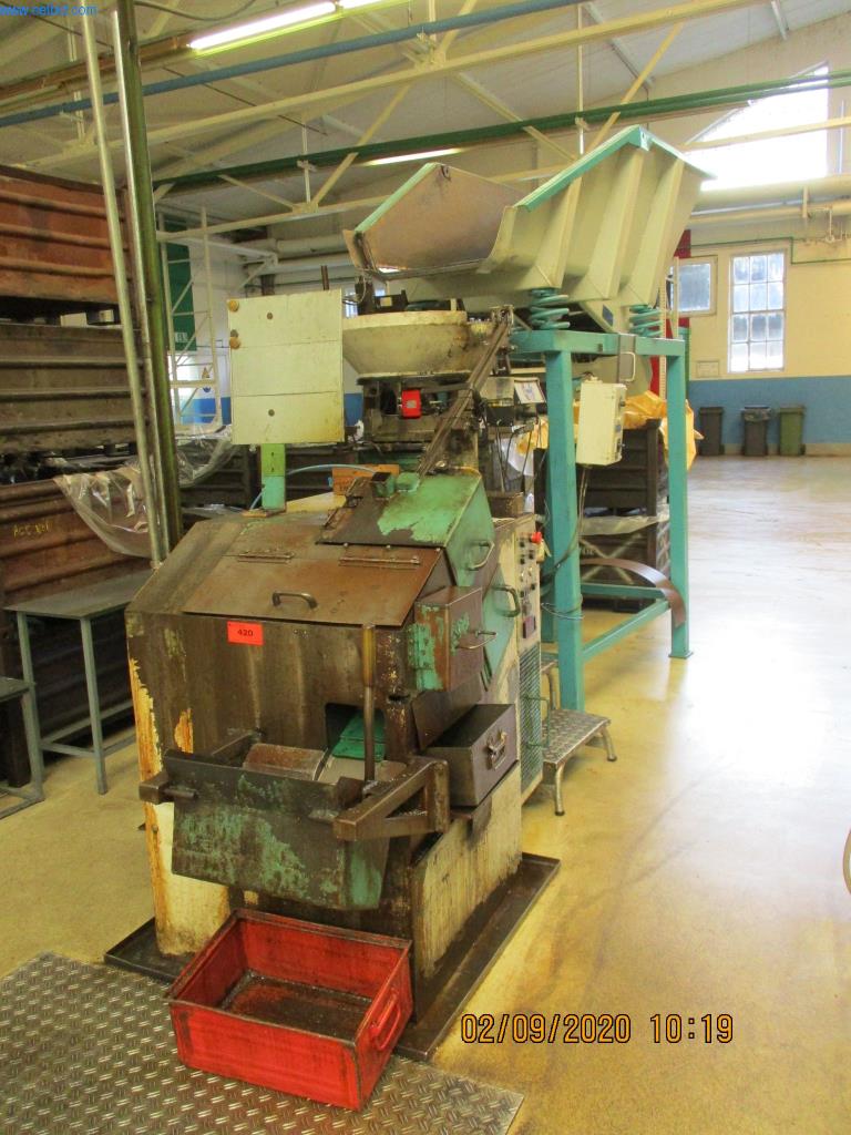 Máquinas para la fabricación de tornillos, pernos y elementos de fijación-1