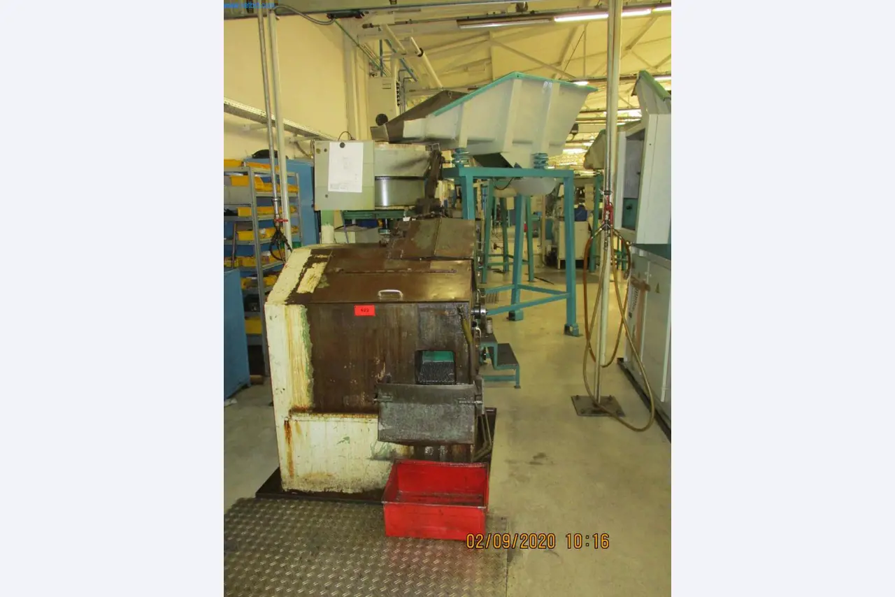 Máquinas para la fabricación de tornillos, pernos y elementos de fijación-1