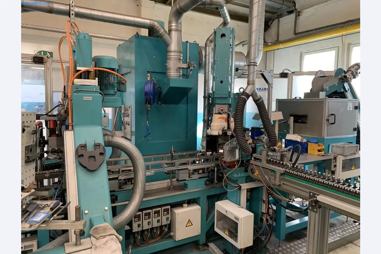 Machines pour la fabrication de vis, de boulons et de matériel de fixation-9