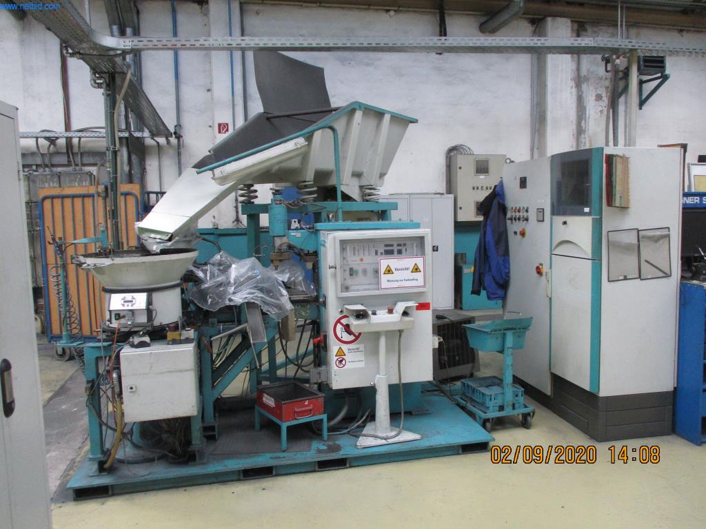 Máquinas para la fabricación de tornillos, pernos y elementos de fijación-1