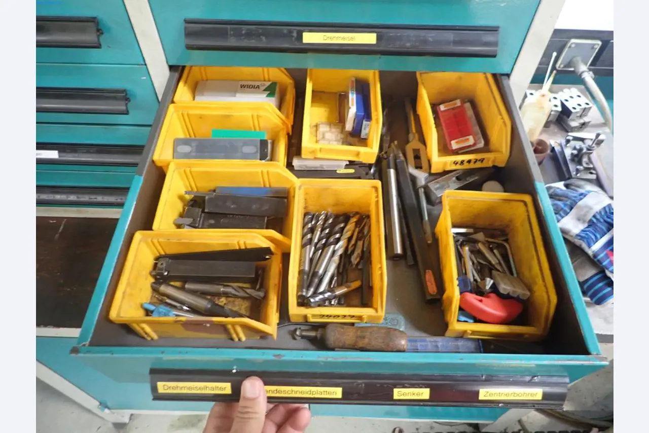 Máquinas para la fabricación de tornillos, pernos y elementos de fijación-4