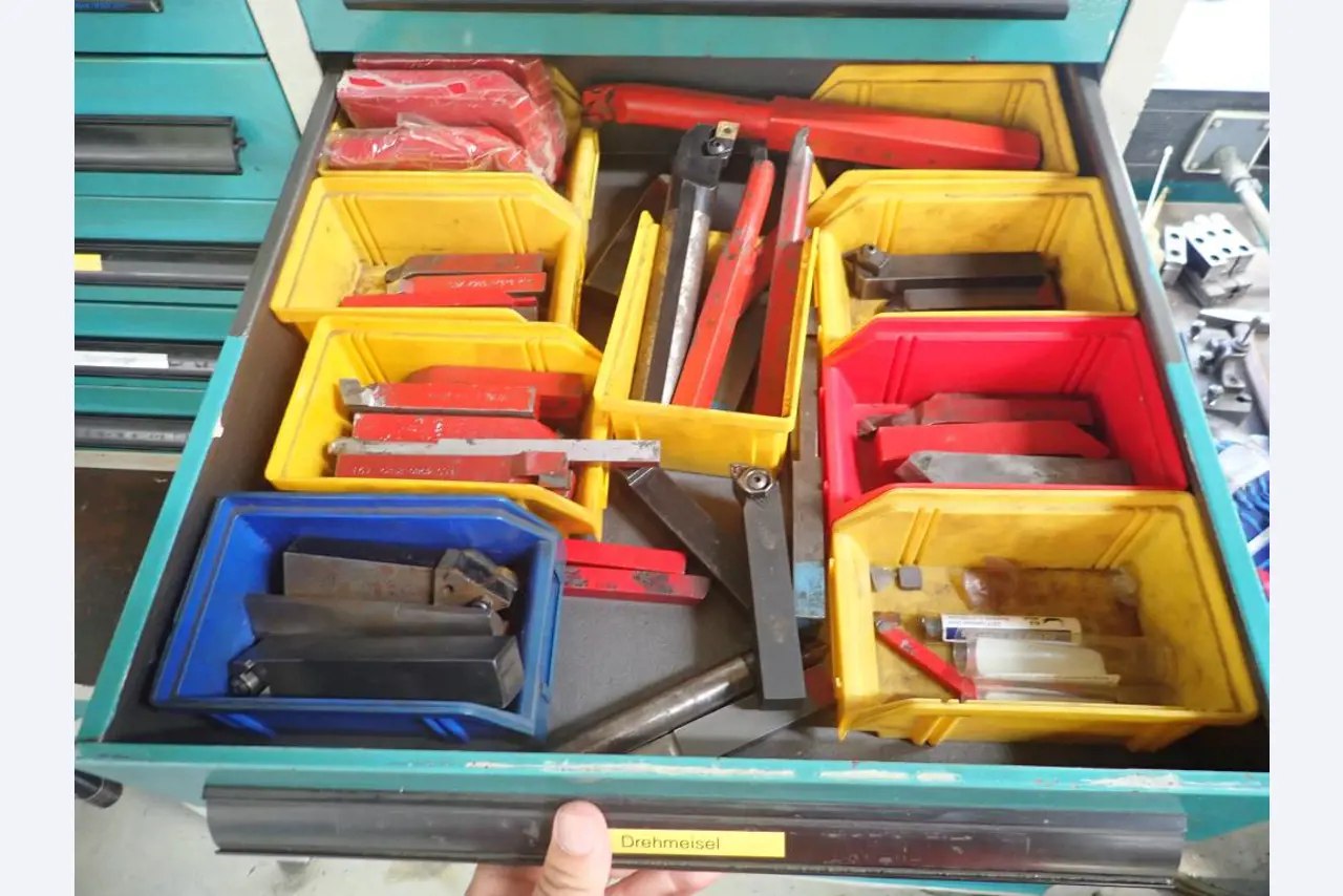 Máquinas para la fabricación de tornillos, pernos y elementos de fijación-6