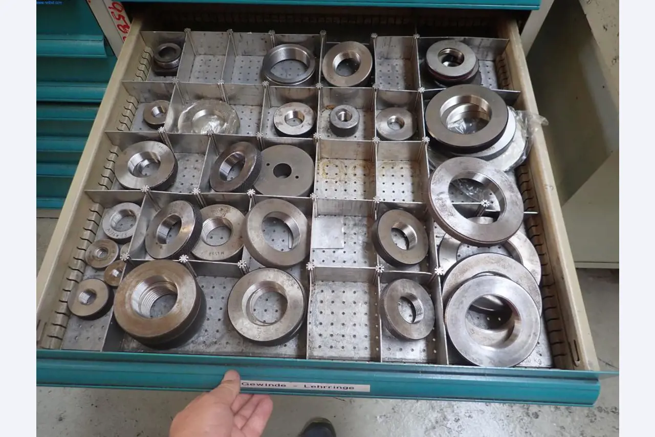 Machines voor de productie van schroeven, bouten en bevestigingsmiddelen-11