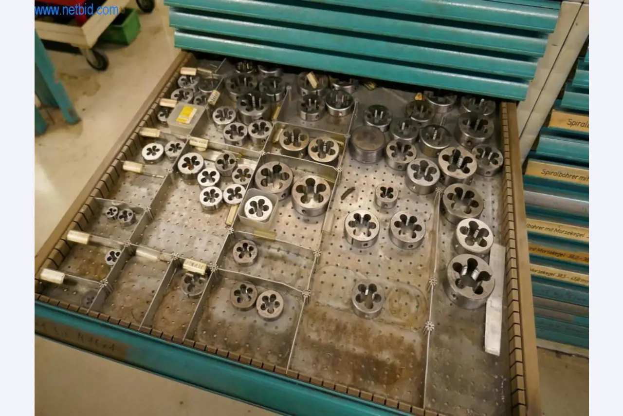 Máquinas para la fabricación de tornillos, pernos y elementos de fijación-4