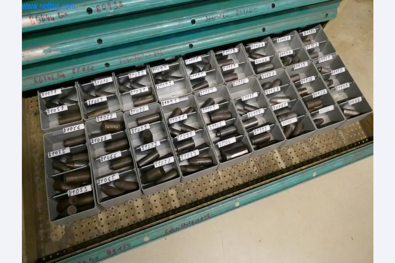 Máquinas para la fabricación de tornillos, pernos y elementos de fijación-7
