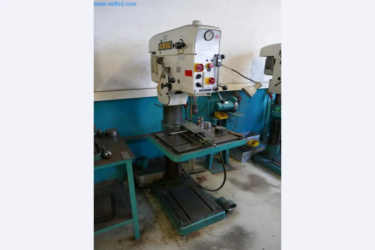 Máquinas para la fabricación de tornillos, pernos y elementos de fijación-1