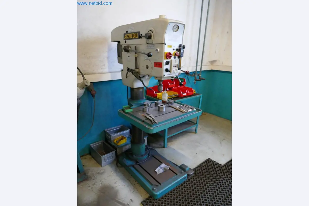 Máquinas para la fabricación de tornillos, pernos y elementos de fijación-1