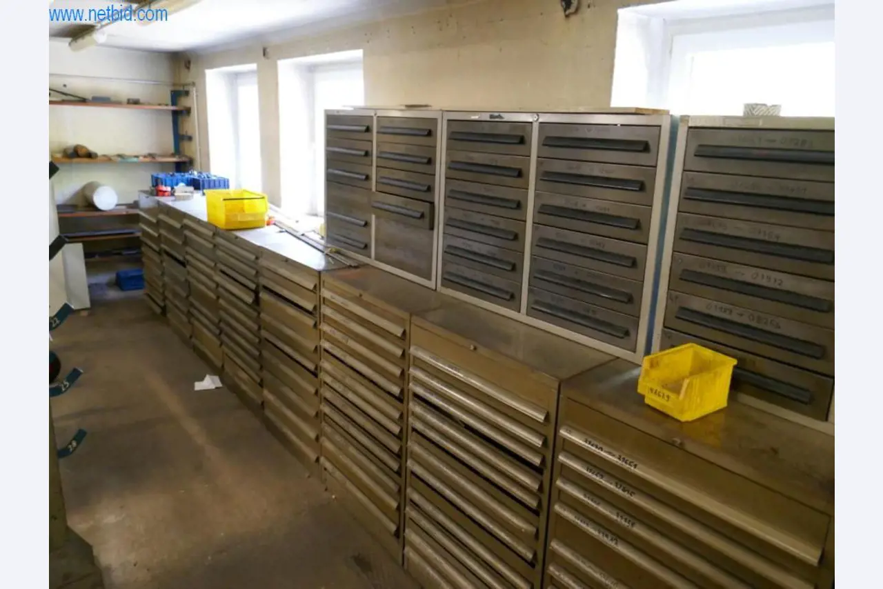 Machines voor de productie van schroeven, bouten en bevestigingsmiddelen-3