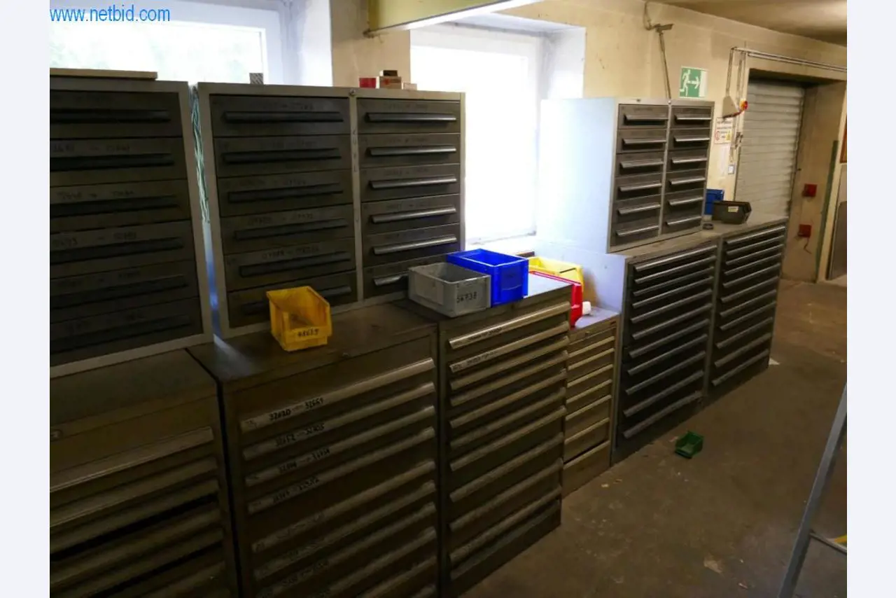 Machines voor de productie van schroeven, bouten en bevestigingsmiddelen-4