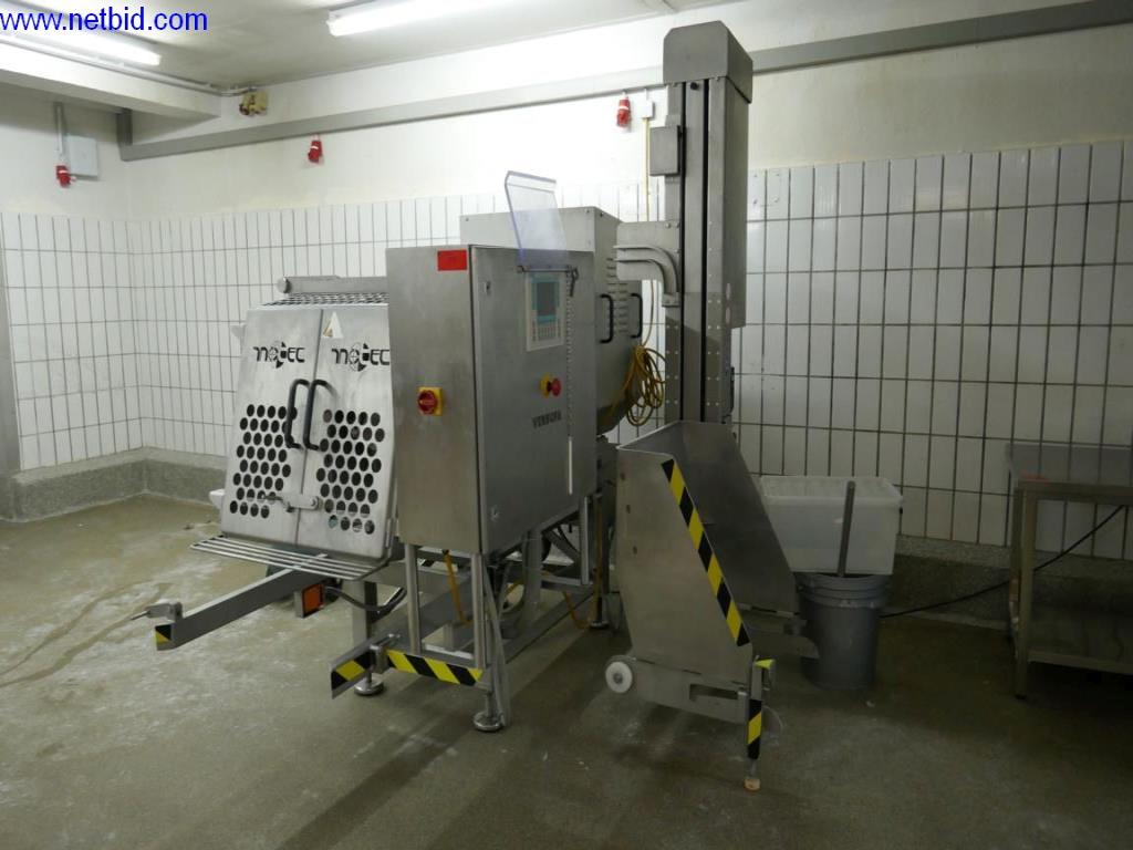 Gepflegte Maschinen und Ausstattung eines Fleischereibetriebes-11