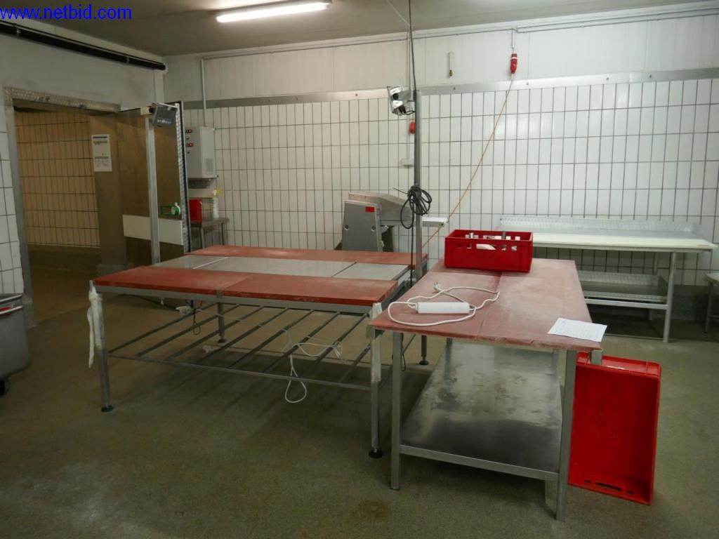 Gepflegte Maschinen und Ausstattung eines Fleischereibetriebes-12