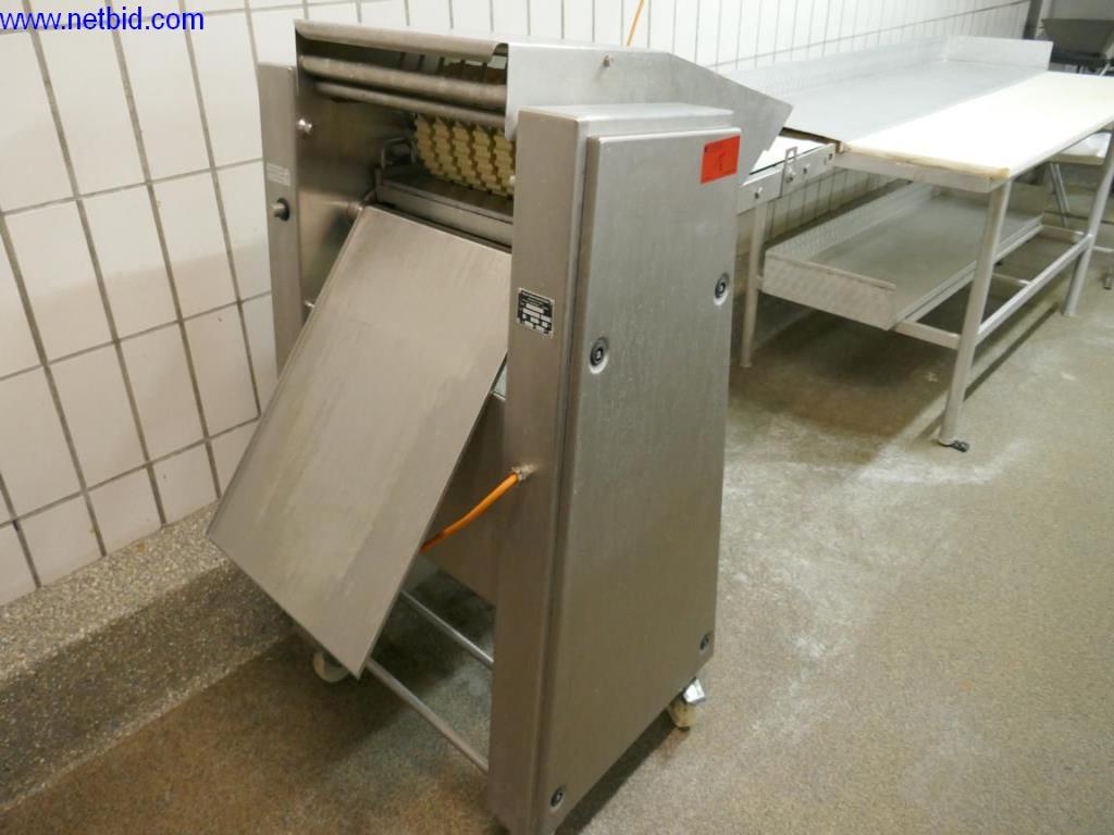 Gepflegte Maschinen und Ausstattung eines Fleischereibetriebes-13