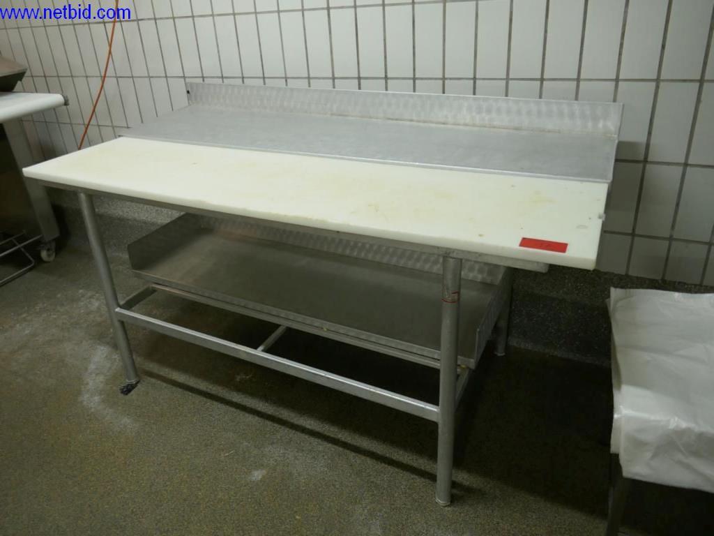 Gepflegte Maschinen und Ausstattung eines Fleischereibetriebes-14