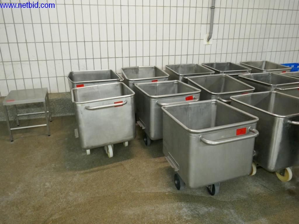 Gepflegte Maschinen und Ausstattung eines Fleischereibetriebes-17