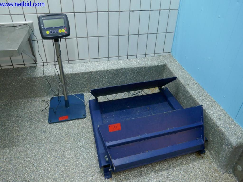 Gepflegte Maschinen und Ausstattung eines Fleischereibetriebes-20