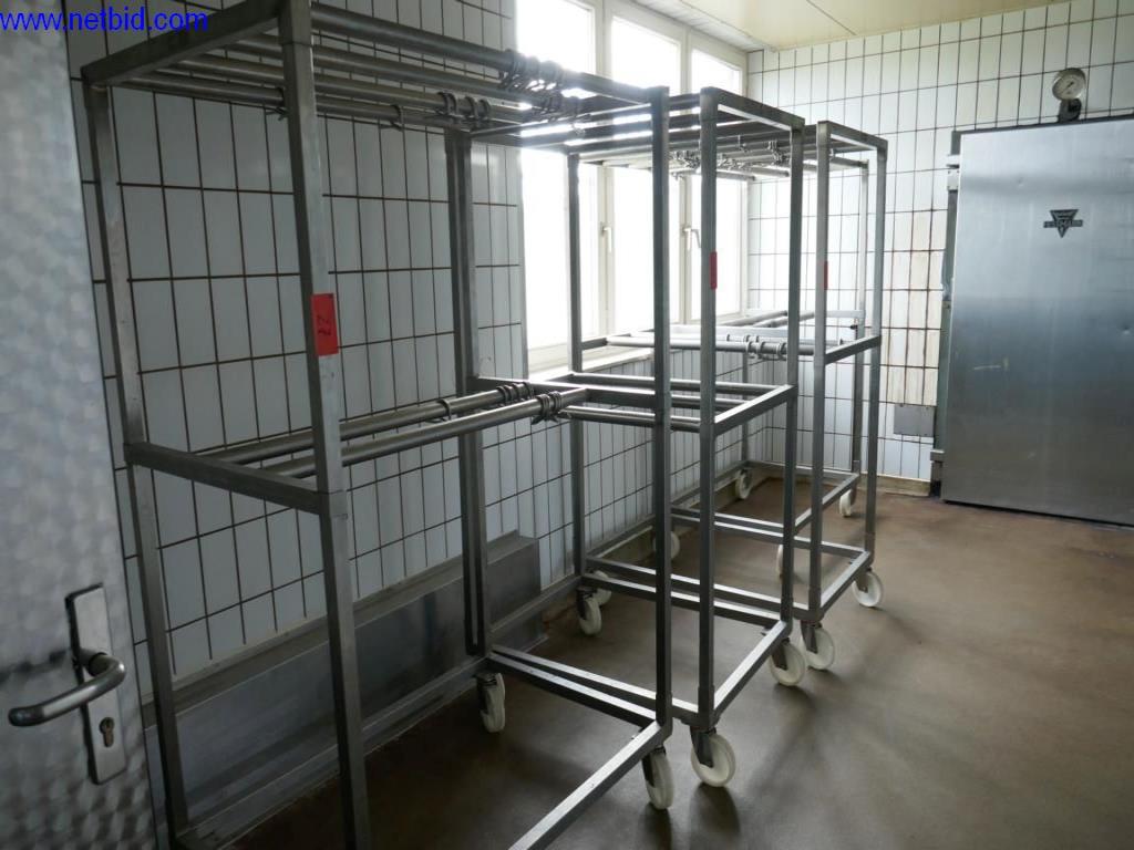 Gepflegte Maschinen und Ausstattung eines Fleischereibetriebes-24