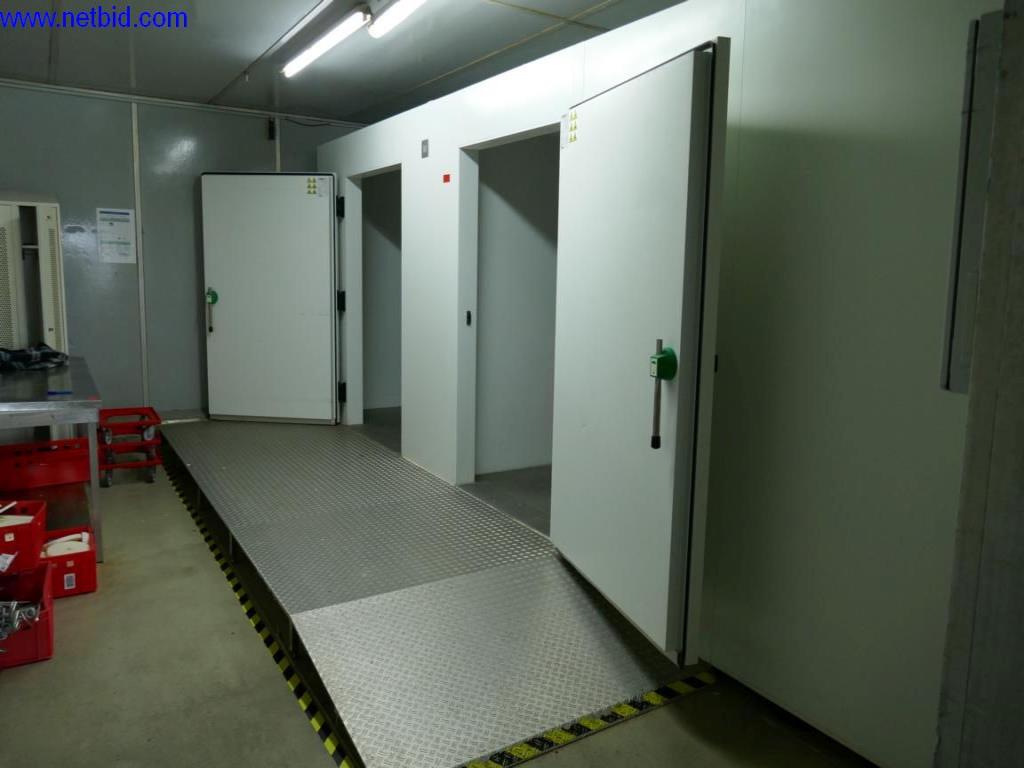 Gepflegte Maschinen und Ausstattung eines Fleischereibetriebes-26