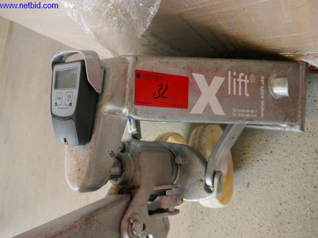 Gepflegte Maschinen und Ausstattung eines Fleischereibetriebes-28