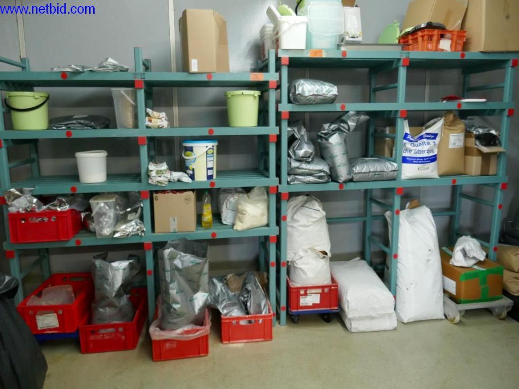 Gepflegte Maschinen und Ausstattung eines Fleischereibetriebes-30