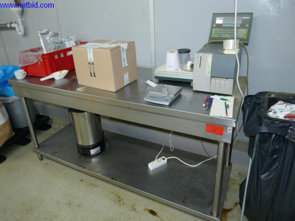 Gepflegte Maschinen und Ausstattung eines Fleischereibetriebes-32