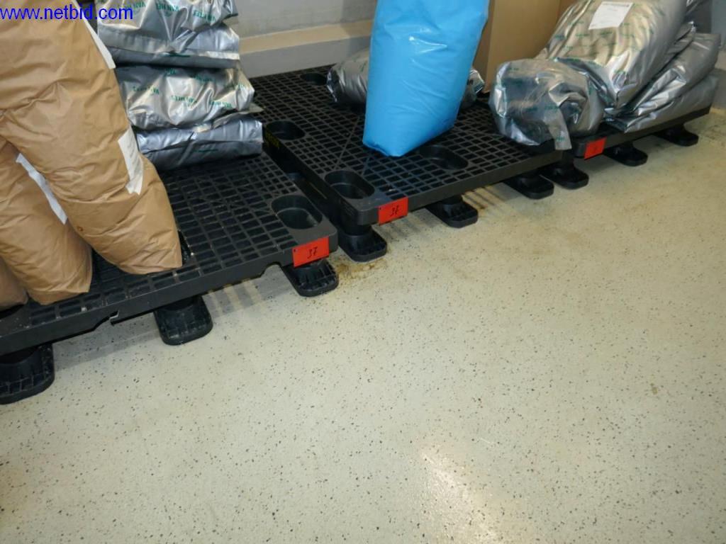 Gepflegte Maschinen und Ausstattung eines Fleischereibetriebes-33