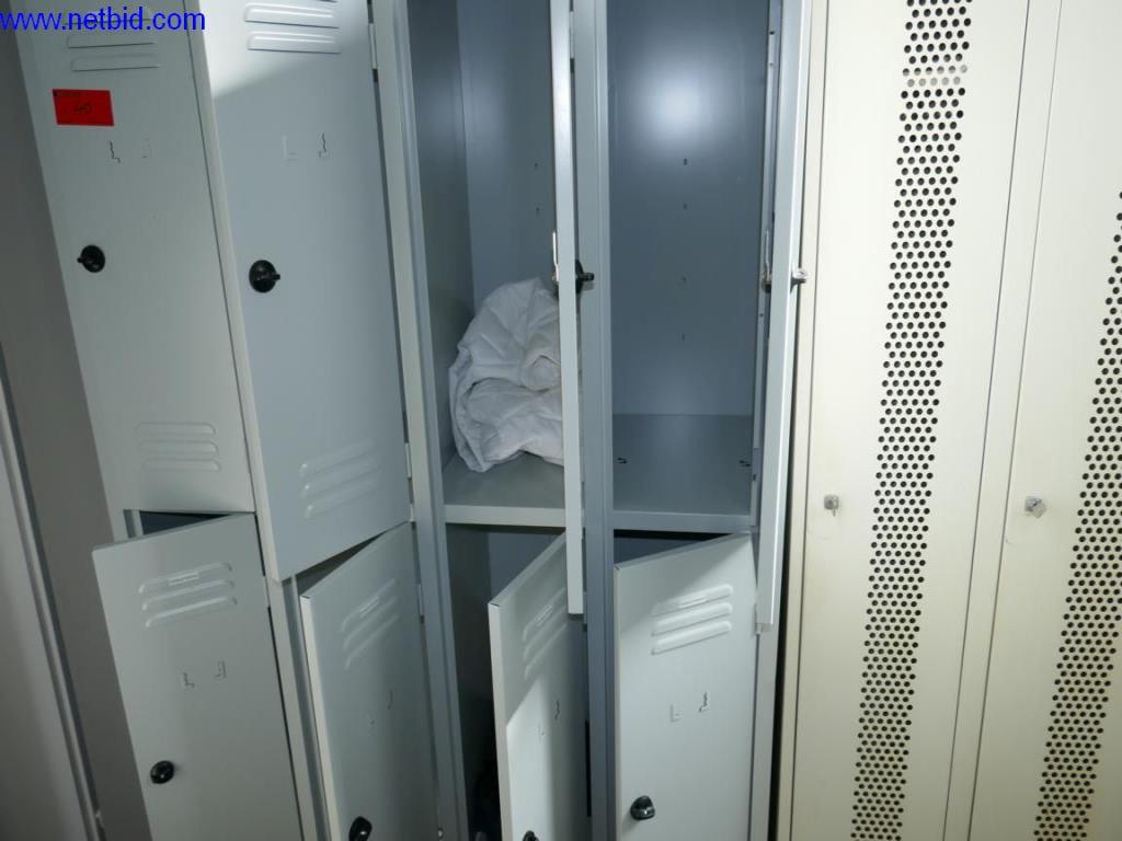 Gepflegte Maschinen und Ausstattung eines Fleischereibetriebes-35