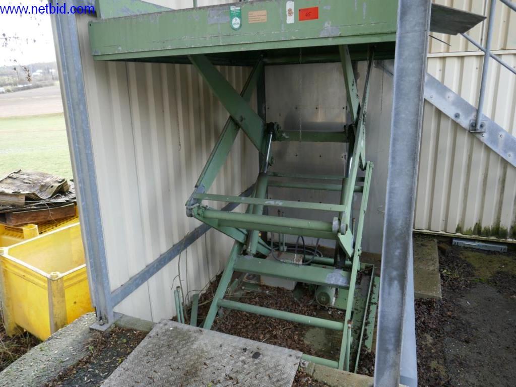 Gepflegte Maschinen und Ausstattung eines Fleischereibetriebes-39