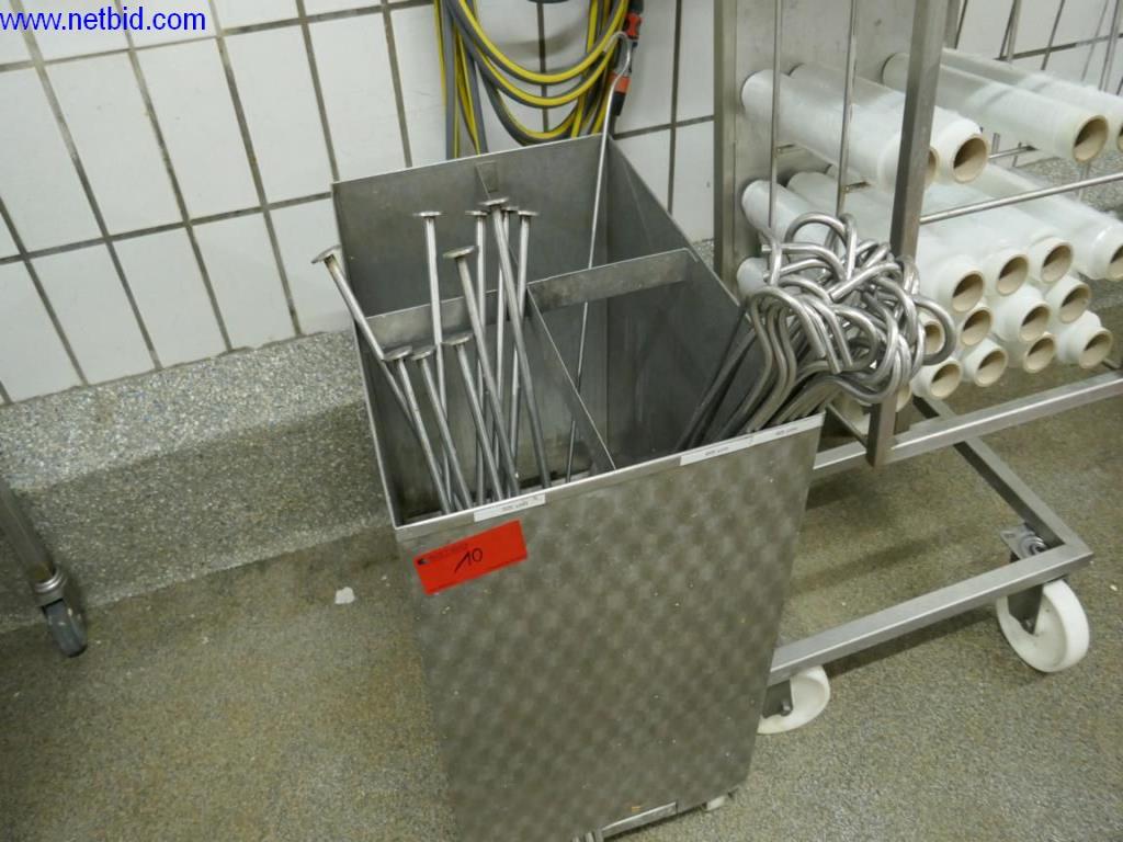 Gepflegte Maschinen und Ausstattung eines Fleischereibetriebes-9