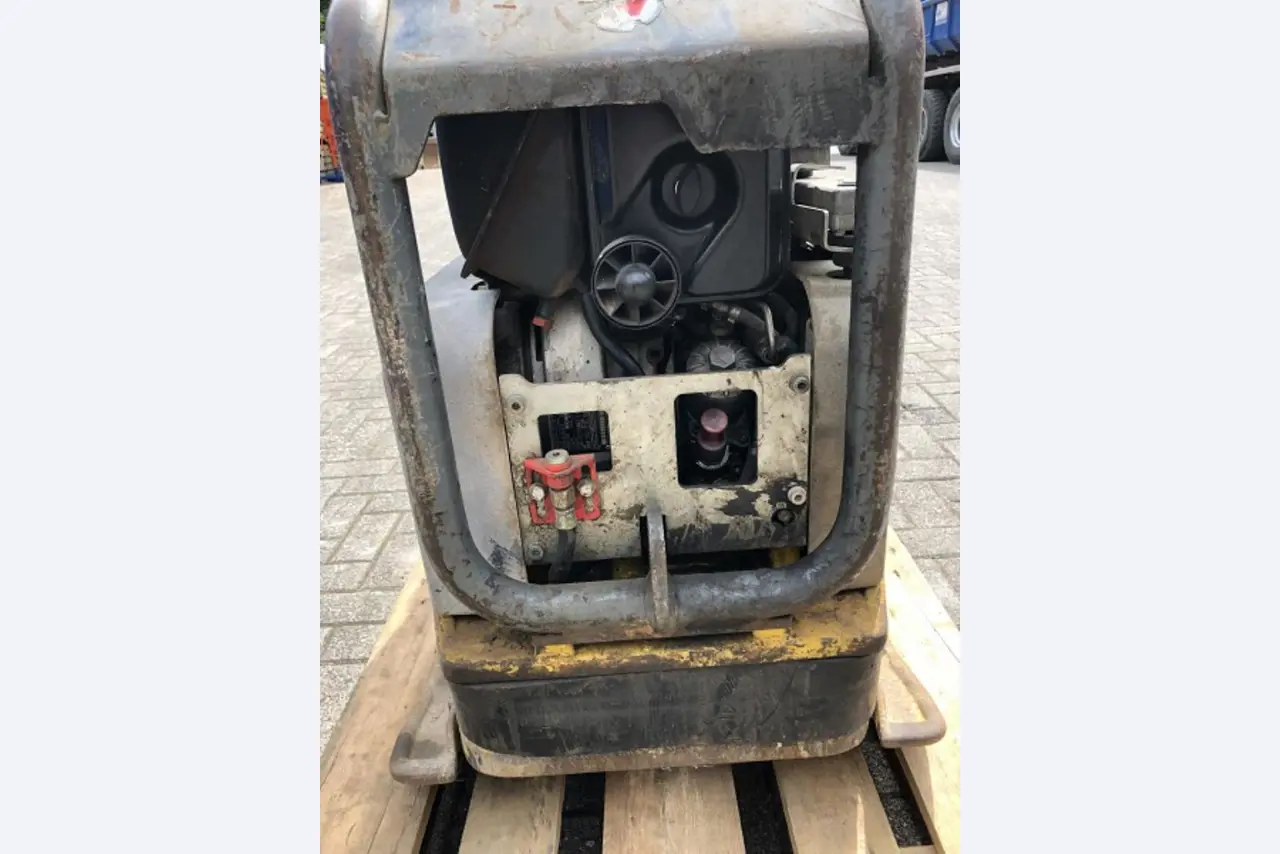 Baumaschinen und Nutzfahrzeuge-5