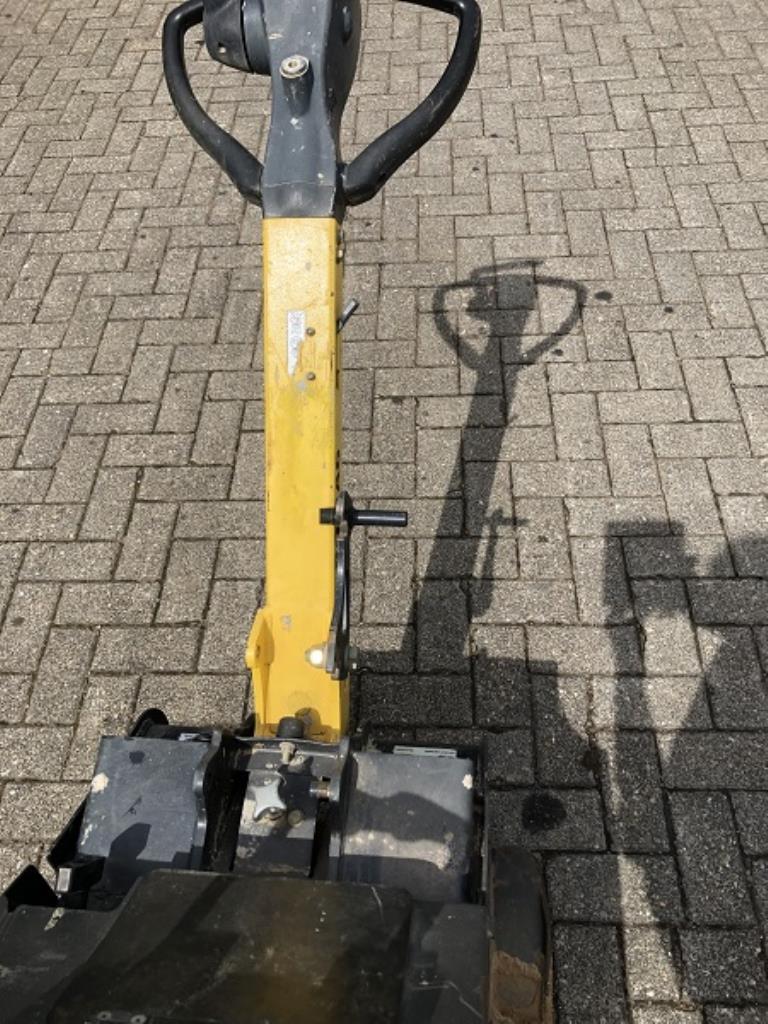 Maszyny budowlane i pojazdy użytkowe-7