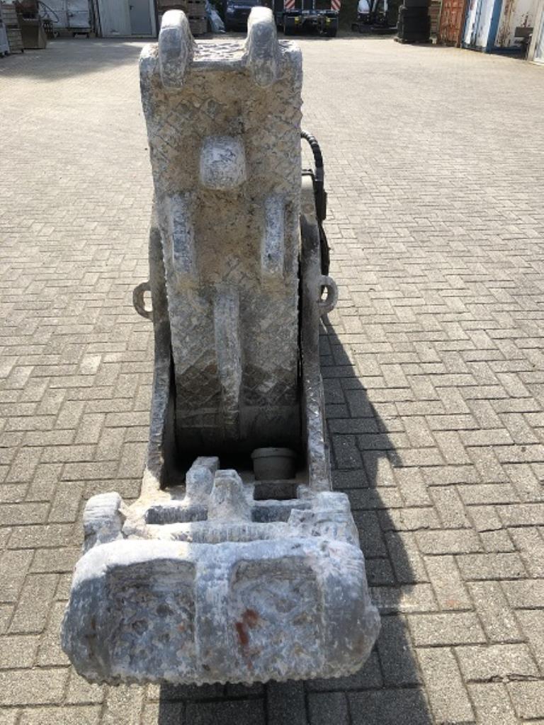 Construction equipment and commercial vehicles-8