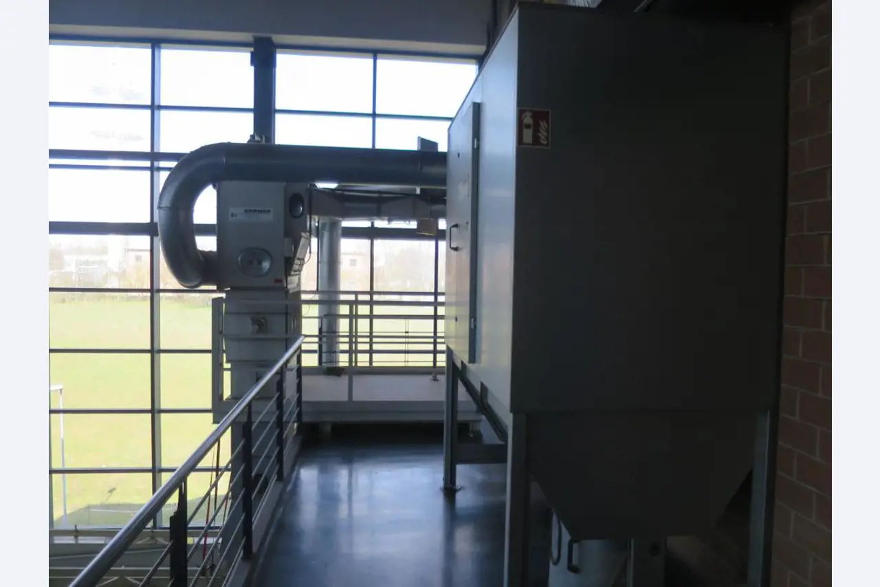 Máquinas del sector de acabado de impresión-7