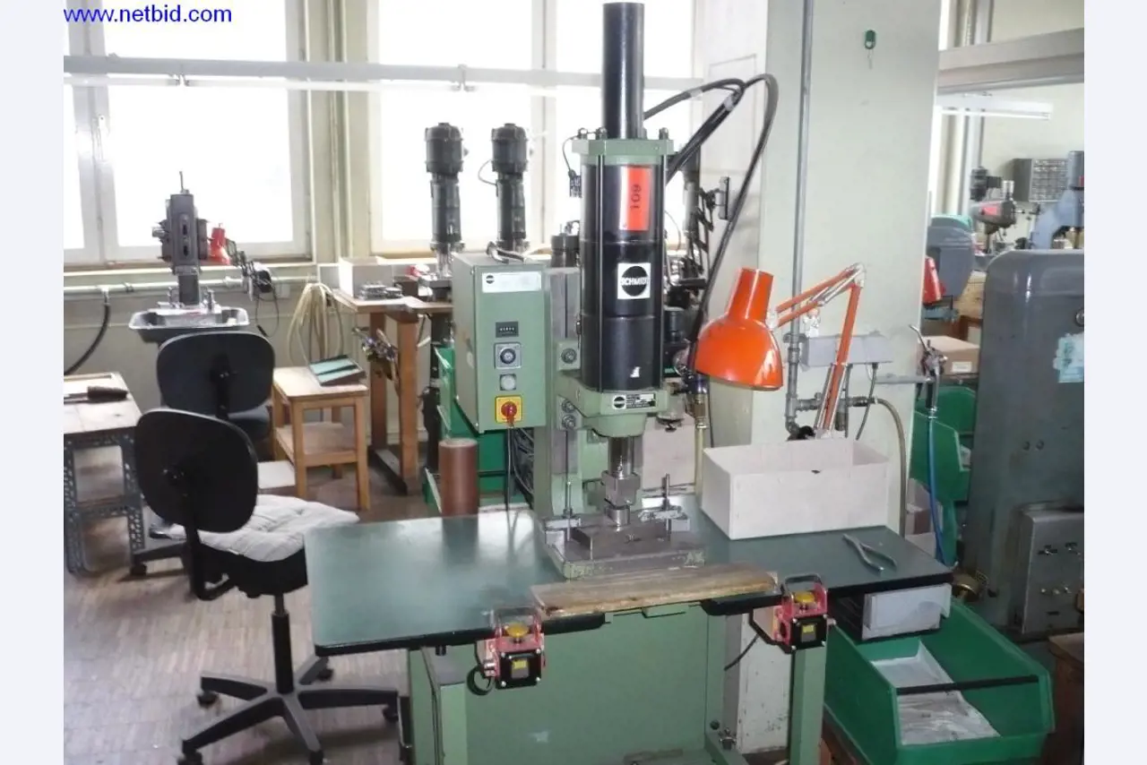 Holzbearbeitungs- und Werkzeugmaschinen zur Herstellung von mechanischen Kuckucksuhrwerken und -gehäusen-1